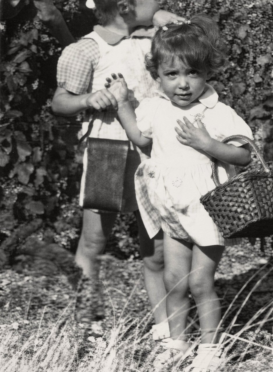 1946 avec sa soeur Jacqueline
